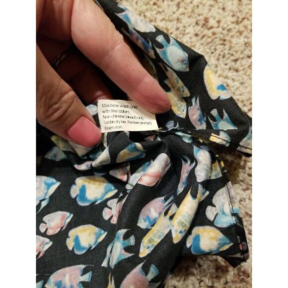 Tori Richard Men's L Hawaii Cotton Lawn Shirt All Over Fish Print Short Sleeves - Picture 9 of 10